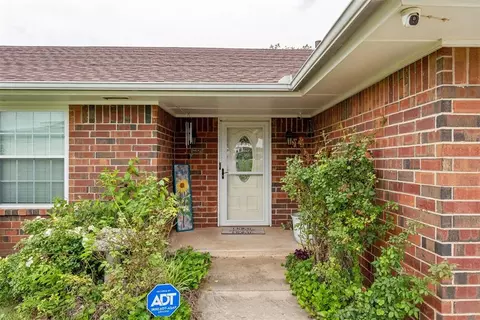 Exterior - 802 Jay Dr, Noble, OK 73068 photo 5 of 7