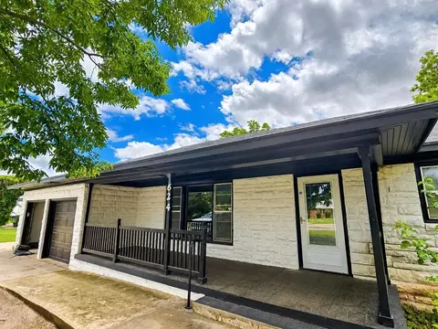 624 Navajoe Rd, Altus, OK 73521