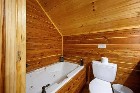 Bath - 680 Chinook Rd, Broken Bow, OK 74728 photo 5 of 5
