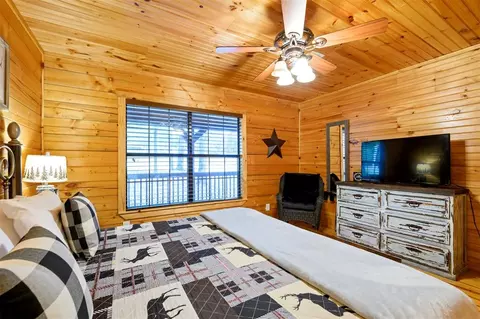 Bedroom - 680 Chinook Rd, Broken Bow, OK 74728 photo 6 of 11
