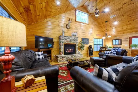 Living - 680 Chinook Rd, Broken Bow, OK 74728 photo 1 of 6