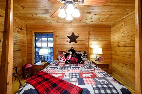 Bedroom - 680 Chinook Rd, Broken Bow, OK 74728 photo 3 of 11
