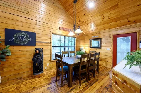 Dining - 680 Chinook Rd, Broken Bow, OK 74728 photo 1 of 2