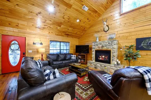 Living - 680 Chinook Rd, Broken Bow, OK 74728 photo 3 of 6