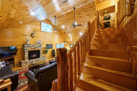 Living - 680 Chinook Rd, Broken Bow, OK 74728 photo 6 of 6