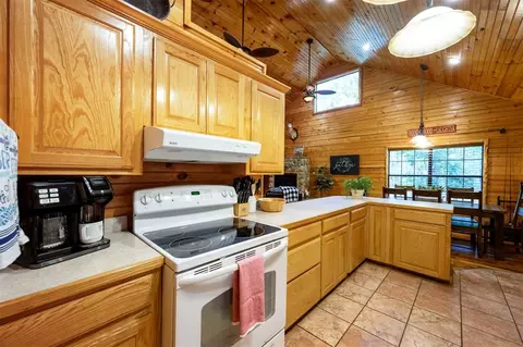 Kitchen - 680 Chinook Rd, Broken Bow, OK 74728 photo 4 of 5