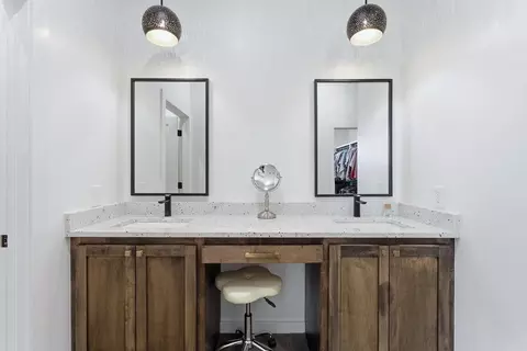 Bath - 620 Timberbrook Dr, Norman, OK 73069 photo 1 of 4