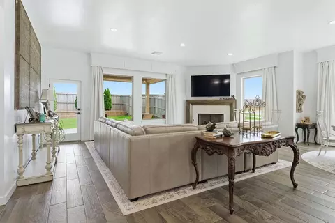 Living - 620 Timberbrook Dr, Norman, OK 73069 photo 5 of 5
