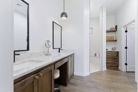 Bath - 620 Timberbrook Dr, Norman, OK 73069 photo 3 of 4