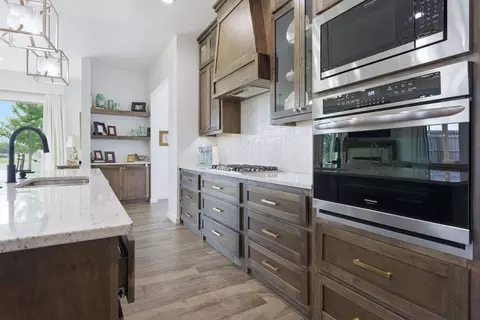 Kitchen - 620 Timberbrook Dr, Norman, OK 73069 photo 3 of 5