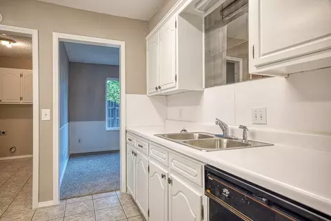 Kitchen - 524 Skyview Dr, Watonga, OK 73772 photo 3 of 3