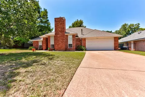 1108 Providence Ct, Edmond, OK 73003