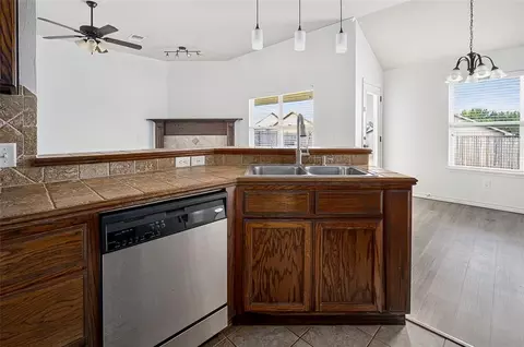Kitchen - 4400 Eagle Owl Dr, Norman, OK 73072 photo 2 of 2