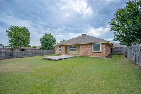Exterior - 4400 Eagle Owl Dr, Norman, OK 73072 photo 3 of 4