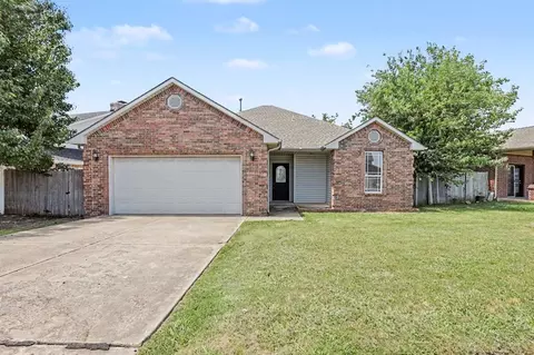944 N Windermere Dr, Moore, OK 73160