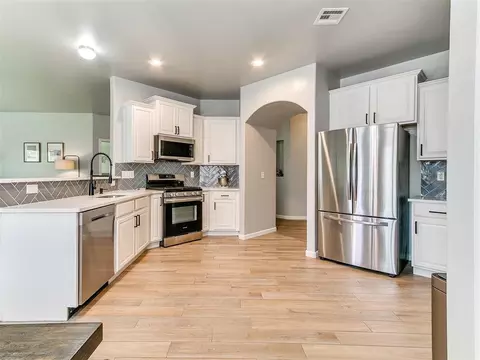 11233 NW 97th St, Yukon, OK 73099