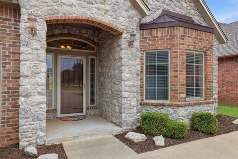 12508 Chateaux Rd, Oklahoma City, OK 73142