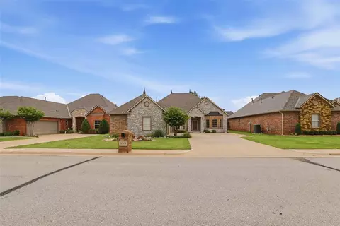 12508 Chateaux Rd, Oklahoma City, OK 73142