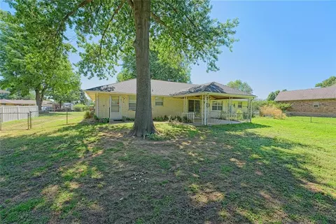 Exterior - 985 N Hampton Rd, Harrah, OK 73045 photo 4 of 7