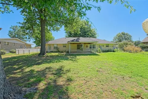Exterior - 985 N Hampton Rd, Harrah, OK 73045 photo 5 of 7