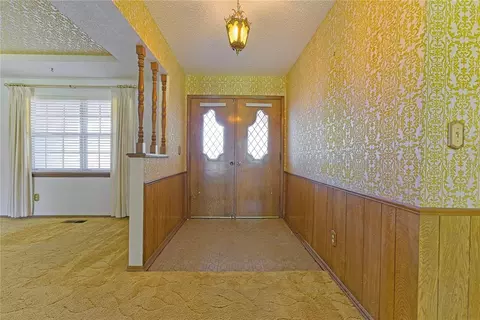 Entry Way - 985 N Hampton Rd, Harrah, OK 73045 photo 1 of 1
