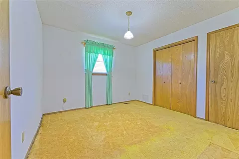 Bedroom - 985 N Hampton Rd, Harrah, OK 73045 photo 3 of 6