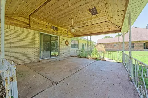 Exterior - 985 N Hampton Rd, Harrah, OK 73045 photo 3 of 7