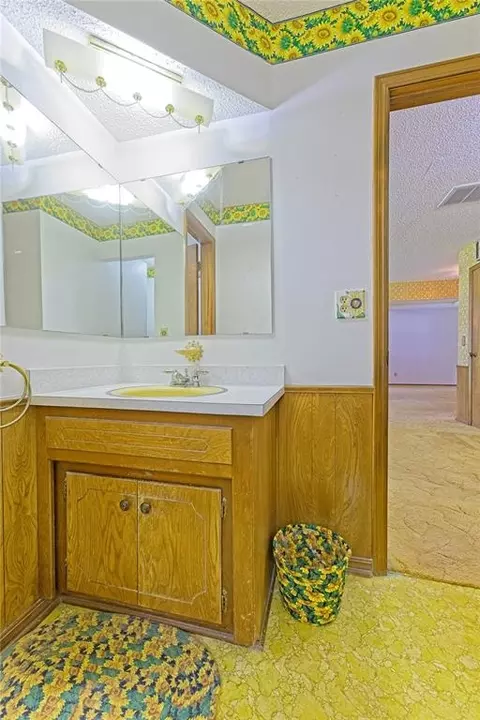 Bath - 985 N Hampton Rd, Harrah, OK 73045 photo 3 of 5