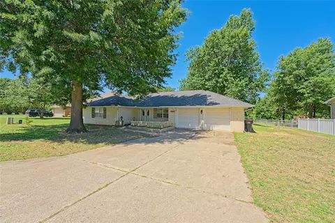 Exterior - 985 N Hampton Rd, Harrah, OK 73045 photo 2 of 7