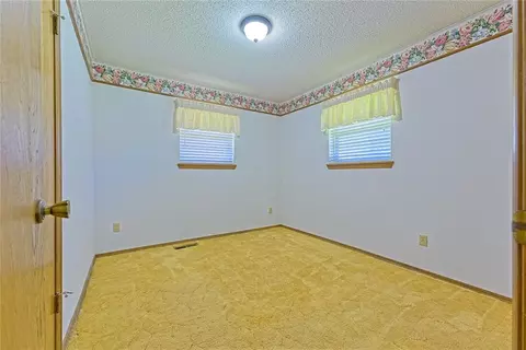 Bedroom - 985 N Hampton Rd, Harrah, OK 73045 photo 5 of 6