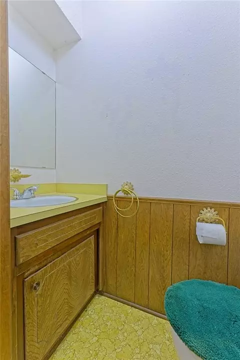 Bath - 985 N Hampton Rd, Harrah, OK 73045 photo 5 of 5