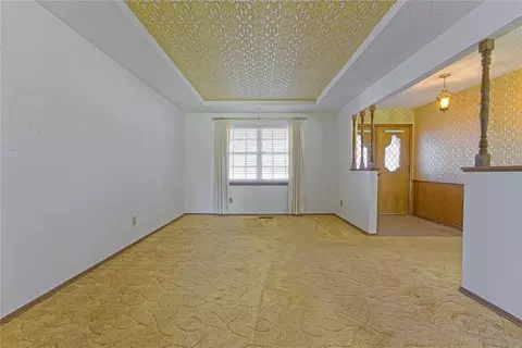 Living - 985 N Hampton Rd, Harrah, OK 73045 photo 5 of 6