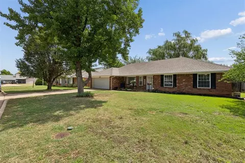 6904 Saint Marys Pl, Oklahoma City, OK 73132