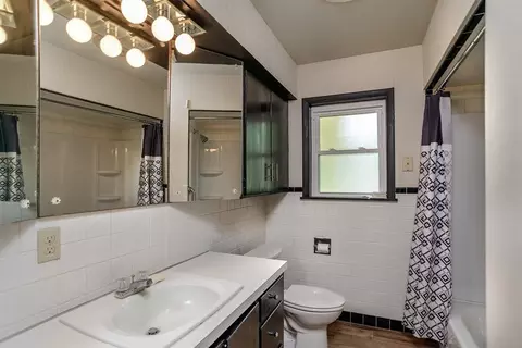 Bath - 314 SW 3rd St, Perkins, OK 74059 photo 2 of 3