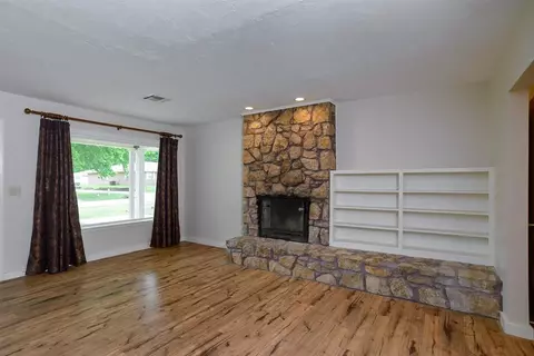 Living - 314 SW 3rd St, Perkins, OK 74059 photo 4 of 8