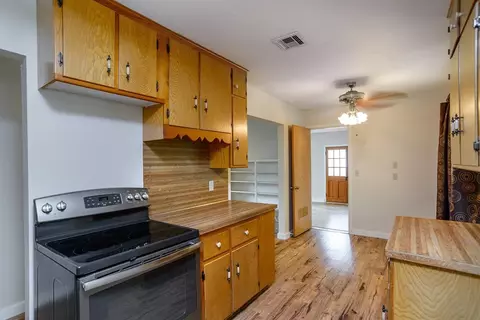 Kitchen - 314 SW 3rd St, Perkins, OK 74059 photo 4 of 4