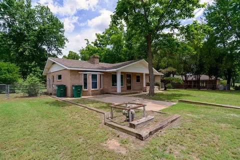 Exterior - 314 SW 3rd St, Perkins, OK 74059 photo 4 of 8