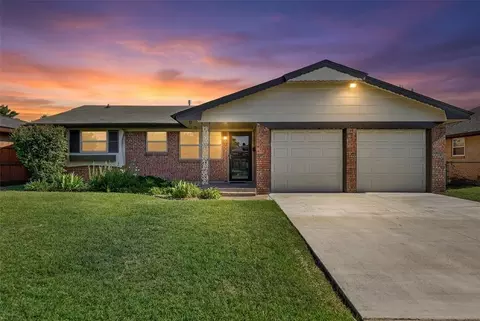 128 SW 12th St, Moore, OK 73160