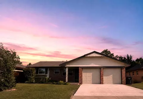 128 SW 12th St, Moore, OK 73160