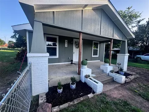 910 W Park St, Tecumseh, OK 74873
