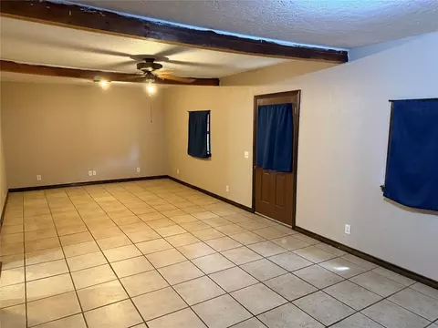 Living - Undisclosed, Frederick, OK 73542 photo 3 of 3
