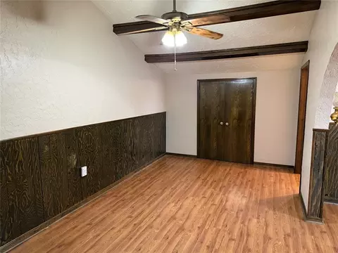 Living - Undisclosed, Frederick, OK 73542 photo 2 of 3