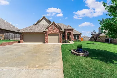 3200 Drake Crest Dr, Edmond, OK 73034