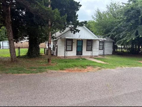 1016 S Jones Ln, Mustang, OK 73064