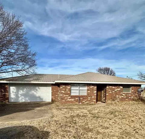 Exterior - 105 NW Boundry Rd, Erick, OK 73645 photo 2 of 2
