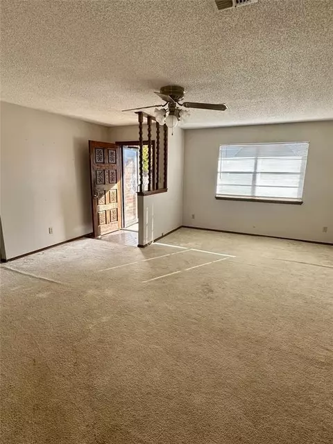 Living - 105 NW Boundry Rd, Erick, OK 73645 photo 1 of 2