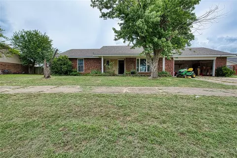 1605 Westlawn Dr, Prague, OK 74864