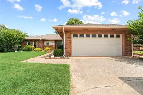 305 W Platt Dr, Yukon, OK 73099
