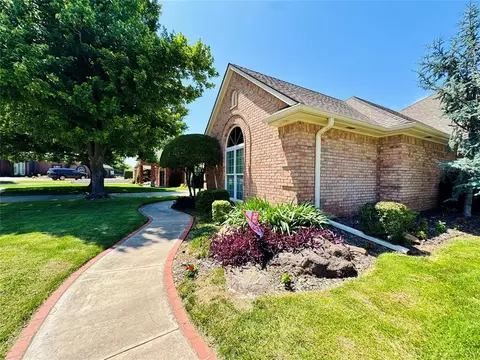 9125 Whispering Oaks Dr, Midwest City, OK 73130