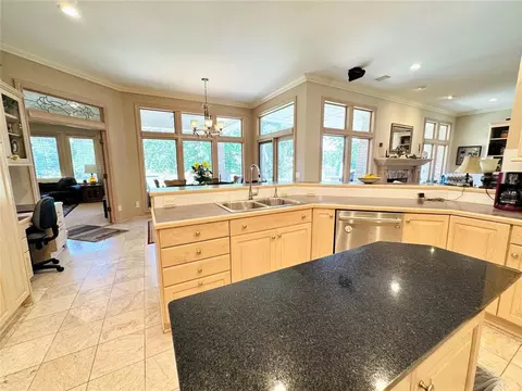 9125 Whispering Oaks Dr, Midwest City, OK 73130